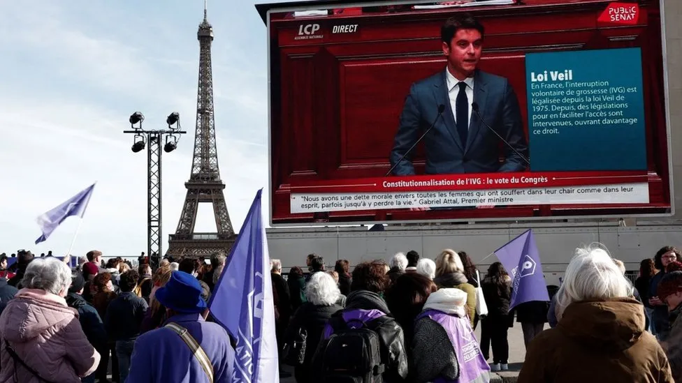 People gathered in Paris to watch abortion being constitutionalised